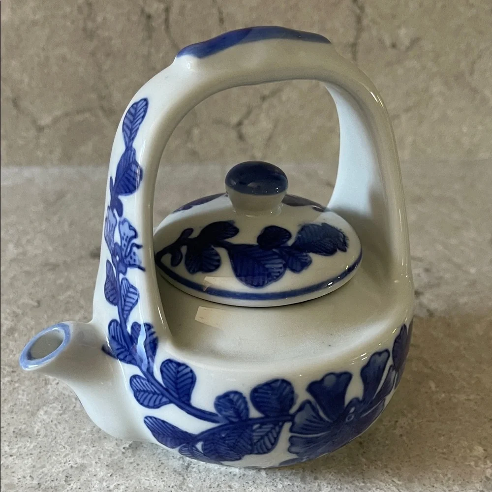 Chinese Porcelain Teapot, Blue and White Florals